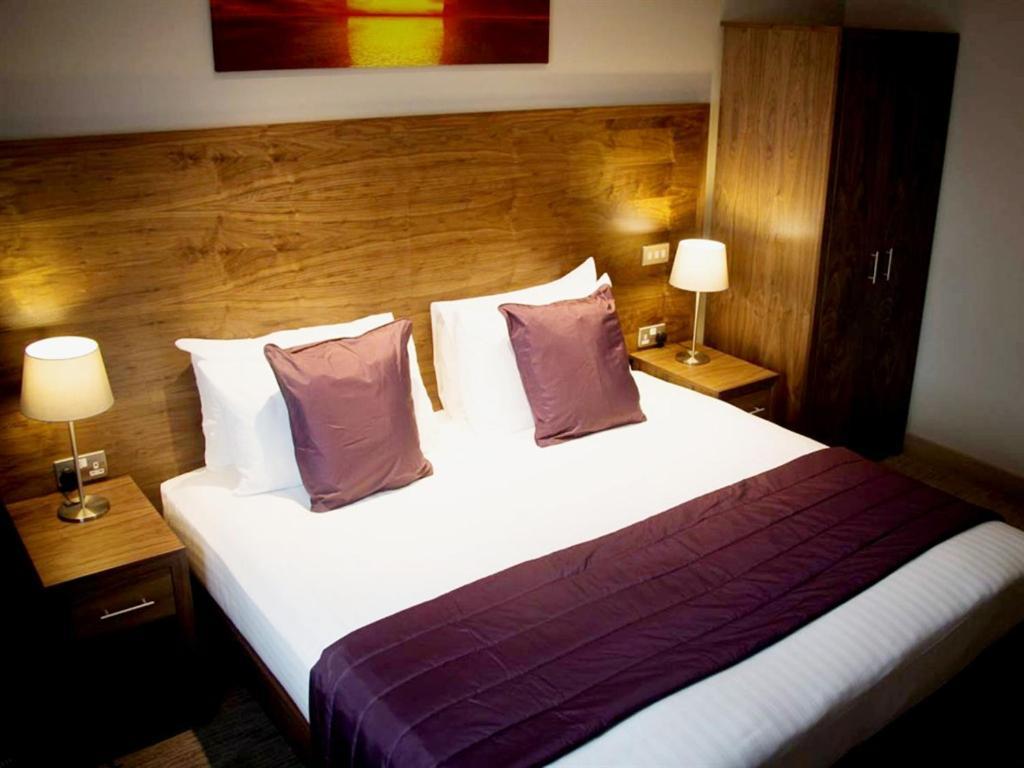 Hotel The White Hart Swindon Exterior foto